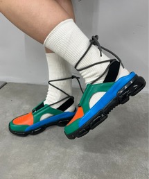 デザインスニーカー