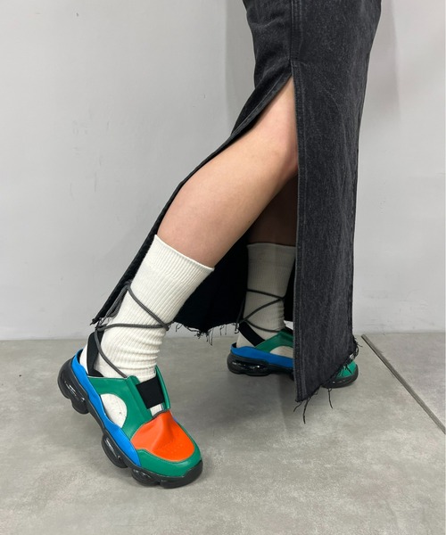 WHO'S WHO gallery（フーズフーギャラリー）の「デザインスニーカー（スニーカー・レディース・ブラック/シルバー/グリーン・MEDIUM/LARGE）」の10枚目の写真