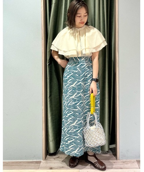 KBF（ケイビーエフ）の「KBF フリルブラウス（シャツ/ブラウス・レディース・チャコールグレー/アイボリー・FREE）」の4枚目の写真