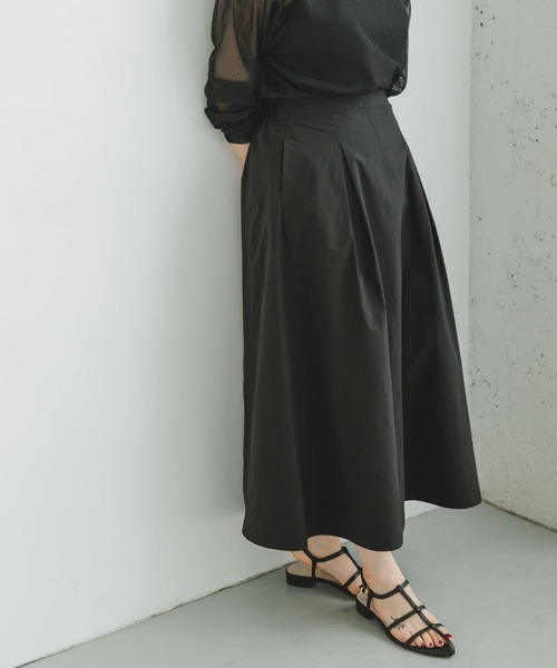 ITEMS URBANRESEARCH(アイテムズ アーバンリサーチ)の「『UR TECH POLIsh POLI』タックスカート(スカート・レディース・レッド系その他/ブラック/ベージュ・FREE)」の2枚目の写真