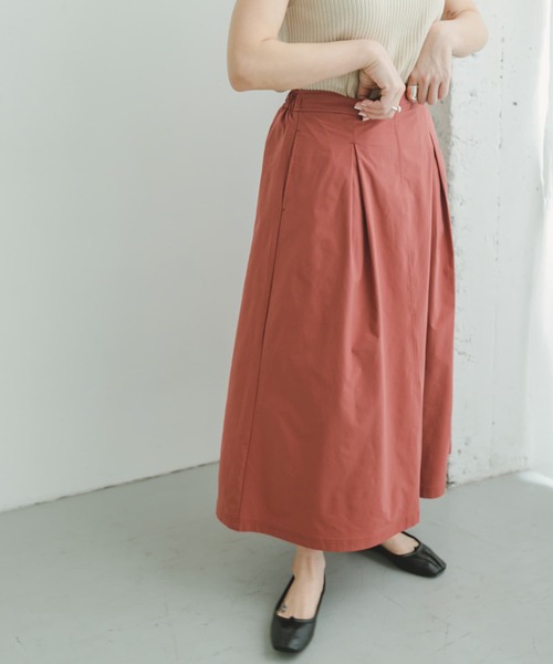 ITEMS URBANRESEARCH(アイテムズ アーバンリサーチ)の「『UR TECH POLIsh POLI』タックスカート(スカート・レディース・レッド系その他/ブラック/ベージュ・FREE)」の4枚目の写真