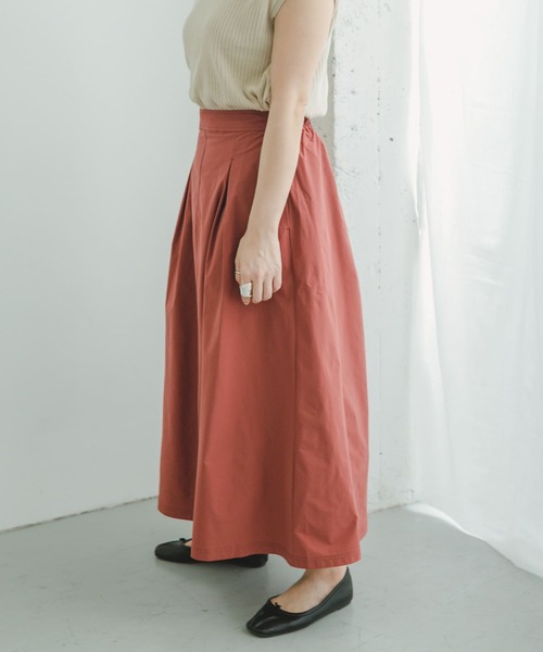 ITEMS URBANRESEARCH(アイテムズ アーバンリサーチ)の「『UR TECH POLIsh POLI』タックスカート(スカート・レディース・レッド系その他/ブラック/ベージュ・FREE)」の5枚目の写真