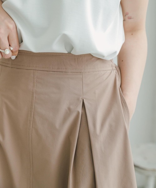 ITEMS URBANRESEARCH(アイテムズ アーバンリサーチ)の「『UR TECH POLIsh POLI』タックスカート(スカート・レディース・レッド系その他/ブラック/ベージュ・FREE)」の18枚目の写真