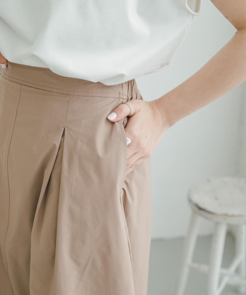 ITEMS URBANRESEARCH(アイテムズ アーバンリサーチ)の「『UR TECH POLIsh POLI』タックスカート(スカート・レディース・レッド系その他/ブラック/ベージュ・FREE)」の19枚目の写真