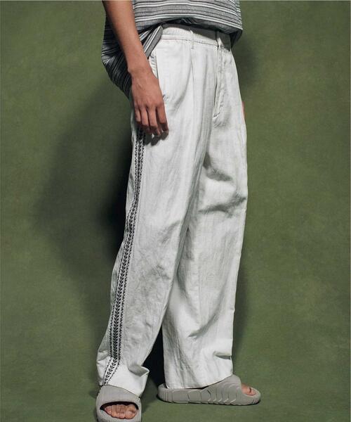 MONKEY TIME（モンキータイム）の「＜monkey time＞ CL CHINO SIDE EMBROIDERY EASY PANTS/パンツ（チノパンツ・メンズ・ブラック/オフホワイト・S/M/L）」の3枚目の写真