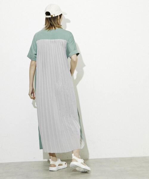 CONVERSE TOKYO(コンバーストウキョウ)の「BACK PLEATS DOCKING DRESS(ワンピース・レディース・グリーン/ブルー/ブラック・FREE)」の8枚目の写真