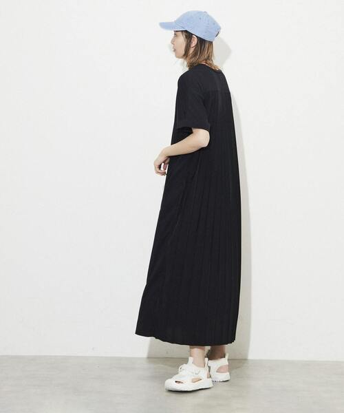 CONVERSE TOKYO(コンバーストウキョウ)の「BACK PLEATS DOCKING DRESS(ワンピース・レディース・グリーン/ブルー/ブラック・FREE)」の10枚目の写真