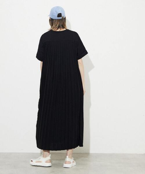 CONVERSE TOKYO(コンバーストウキョウ)の「BACK PLEATS DOCKING DRESS(ワンピース・レディース・グリーン/ブルー/ブラック・FREE)」の12枚目の写真