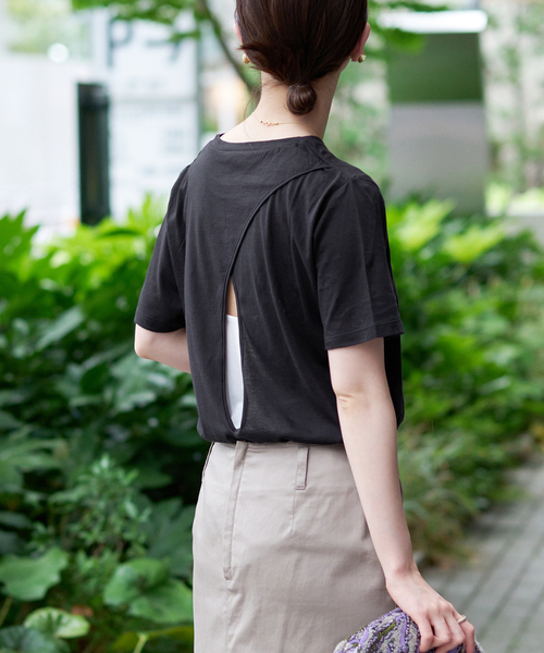 IENA（イエナ）の「【Uhr/ウーア】BACK OPEN Tシャツ（Tシャツ/カットソー・レディース・ブラック/ブラウン/ホワイト・FREE）」の4枚目の写真