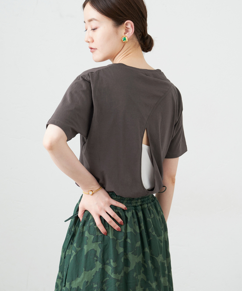 IENA（イエナ）の「【Uhr/ウーア】BACK OPEN Tシャツ（Tシャツ/カットソー・レディース・ブラック/ブラウン/ホワイト・FREE）」の5枚目の写真