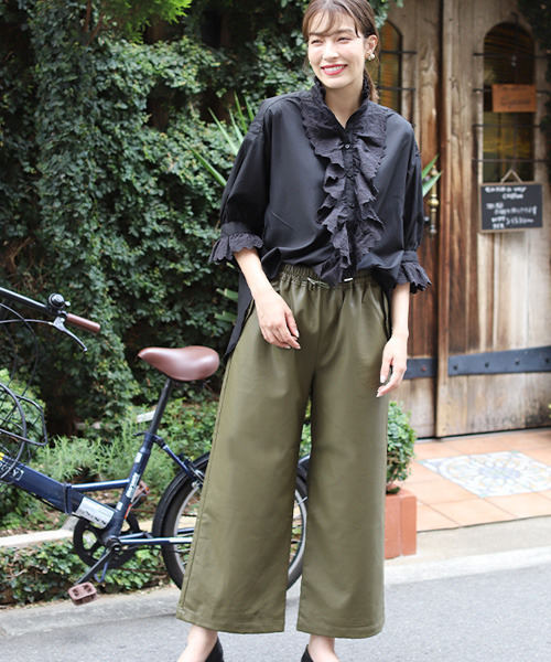 REAL CUBE（リアルキューブ）の「フェイクレザーイージーワイドパンツ（その他パンツ・レディース・ブラック/カーキ・M）」の7枚目の写真