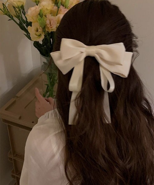 VIBGYOR Women(ヴィブジョー ウィメン)の「【resonance】リボン クラシカル バレッタ(バレッタ/ヘアクリップ・レディース・アイボリー/ブラック/レッド/オフホワイト・FREE)」の2枚目の写真