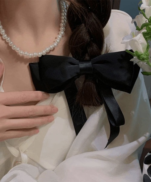 VIBGYOR Women(ヴィブジョー ウィメン)の「【resonance】リボン クラシカル バレッタ(バレッタ/ヘアクリップ・レディース・アイボリー/ブラック/レッド/オフホワイト・FREE)」の1枚目の写真