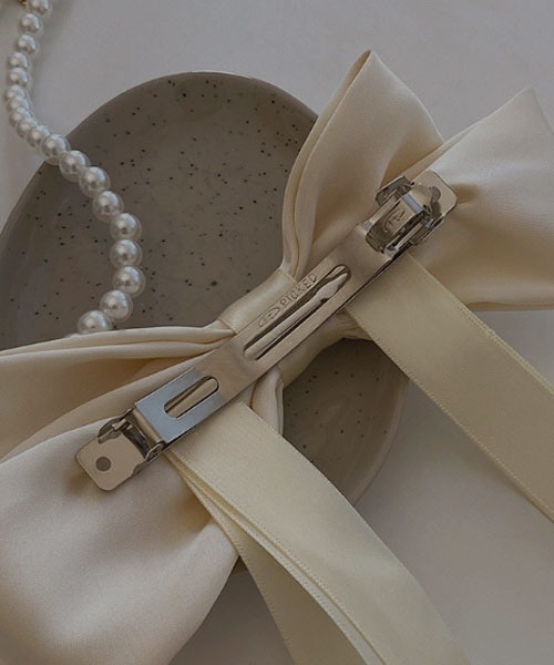 VIBGYOR Women(ヴィブジョー ウィメン)の「【resonance】リボン クラシカル バレッタ(バレッタ/ヘアクリップ・レディース・アイボリー/ブラック/レッド/オフホワイト・FREE)」の5枚目の写真