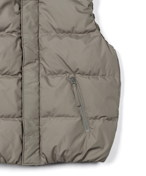 The DUFFER of ST.GEORGE(ザダファーオブセントジョージ)の「VOLUME NECK DOWN VEST:ボリュームネック ダウンベスト ライトアウター(ダウンベスト・メンズ・ブラック/ネイビー/グレー・SMALL/MEDIUM/LARGE/X-LARGE)」の18枚目の写真