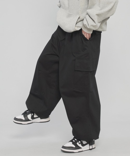 ADAMASTE（アダマスト）の「ヘリンボーンワイドカーゴパンツ（カーゴパンツ・メンズ・ブラック/ホワイト/チャコールグレー・LARGE/MEDIUM）」の6枚目の写真