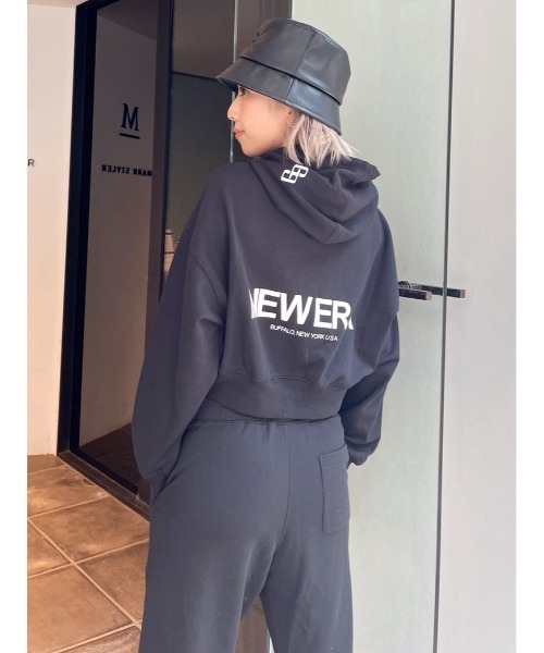 GYDA(ジェイダ)の「GYDA×NEWERA シ ョートスウェット パーカー(パーカー・レディース・アイボリー/ブラック・FREE)」の17枚目の写真