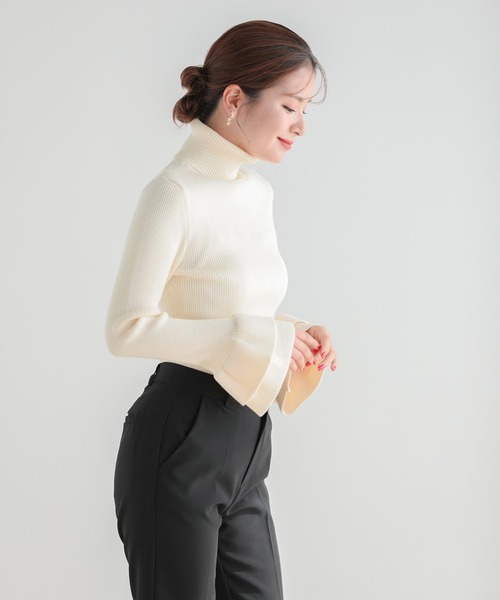 Fit more(フィットモア)の「【ZOZO限定カラー】ダブルベルフレアスリーブニット(ニット/セーター・レディース・チャコールグレー/ブラック/ピンク/アイボリー・FREE)」の6枚目の写真