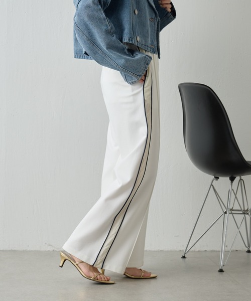 COLLAGE GALLARDAGALANTE（コラージュガリャルダガランテ）の「トラックパンツ/セットアップ可（その他パンツ・レディース・ホワイト/ネイビー・FREE）」の13枚目の写真