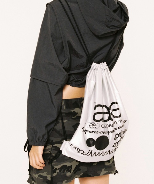 aeae（エーイーエーイー）の「WebLogo Gym Sack（ショルダーバッグ・メンズ・シルバー/ブラック/チャコール・FREE）」の3枚目の写真