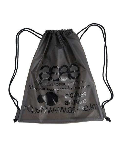 aeae（エーイーエーイー）の「WebLogo Gym Sack（ショルダーバッグ・メンズ・シルバー/ブラック/チャコール・FREE）」の2枚目の写真