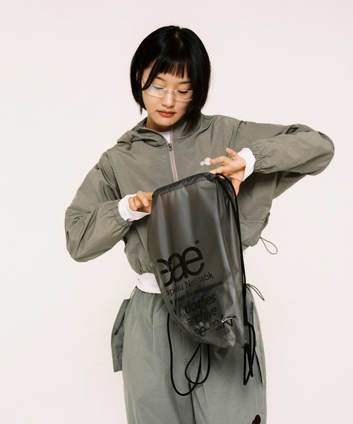 aeae（エーイーエーイー）の「WebLogo Gym Sack（ショルダーバッグ・メンズ・シルバー/ブラック/チャコール・FREE）」の11枚目の写真