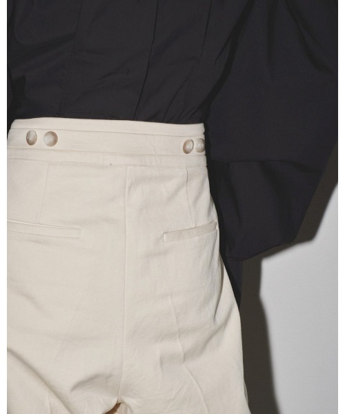 TODAYFUL(トゥデイフル)の「TODAYFUL Peachskin Tuck Trousers 12320719(スラックス・レディース・ブラウン/オフホワイト/ブラック・36)」の11枚目の写真