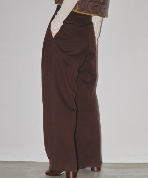 TODAYFUL(トゥデイフル)の「TODAYFUL Peachskin Tuck Trousers 12320719(スラックス・レディース・ブラウン/オフホワイト/ブラック・36)」の16枚目の写真