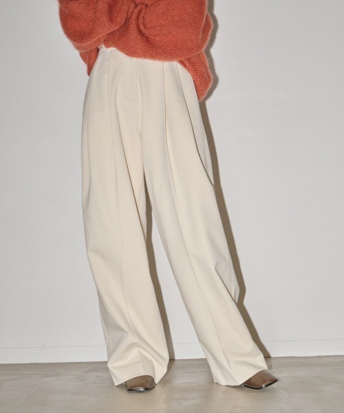 TODAYFUL(トゥデイフル)の「TODAYFUL Peachskin Tuck Trousers 12320719(スラックス・レディース・ブラウン/オフホワイト/ブラック・36)」の5枚目の写真