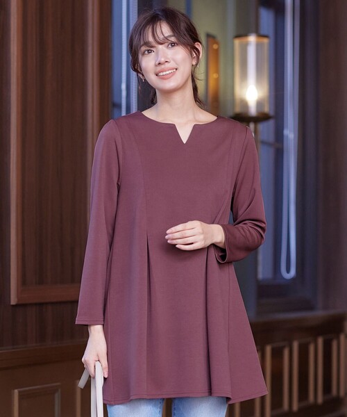 Tiaclasse(ティアクラッセ)の「【洗える】キーネックバックツイストポンチチュニック(シャツ/ブラウス・レディース・モカ/ブラック/ブルー/ワイン・XL/XXL)」の1枚目の写真