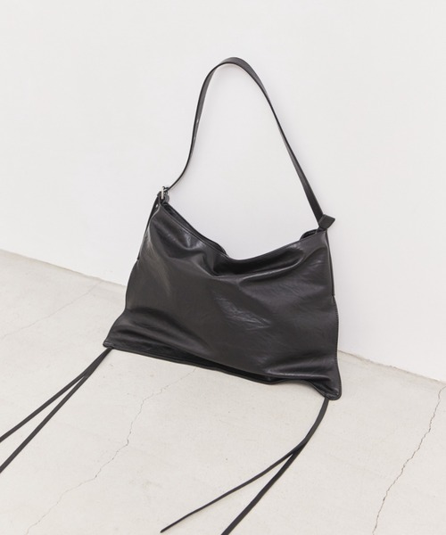manana suerte(マニャーナスエルテ)の「フリンジショルダースクエアBAG(ショルダーバッグ・レディース・ブラック・FREE)」の1枚目の写真
