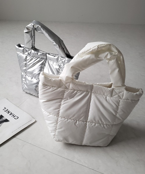 me+em select(ミームセレクト)の「※※【 3color 】メタリックパデッドハンドバッグ(ハンドバッグ・レディース・シルバー/ブラック/ホワイト・FREE)」の7枚目の写真