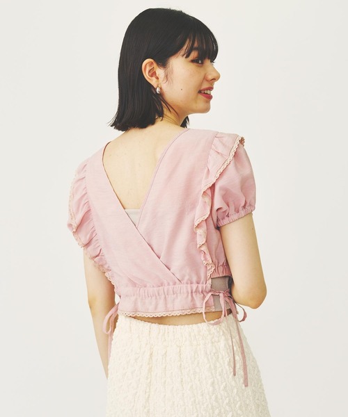 MILKFED.(ミルクフェド)の「RUFFLE SLEEVE CROPPED TOP(シャツ/ブラウス・レディース・オリーブ/ライトピンク/ネイビー・ONE SIZE)」の14枚目の写真