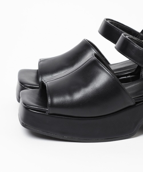 GLOBAL WORK(グローバルワーク)の「厚底ベルトサンダル/AND YUA ANY/103720(サンダル・キッズ・ブラック/シルバー・SMALL/MEDIUM)」の11枚目の写真