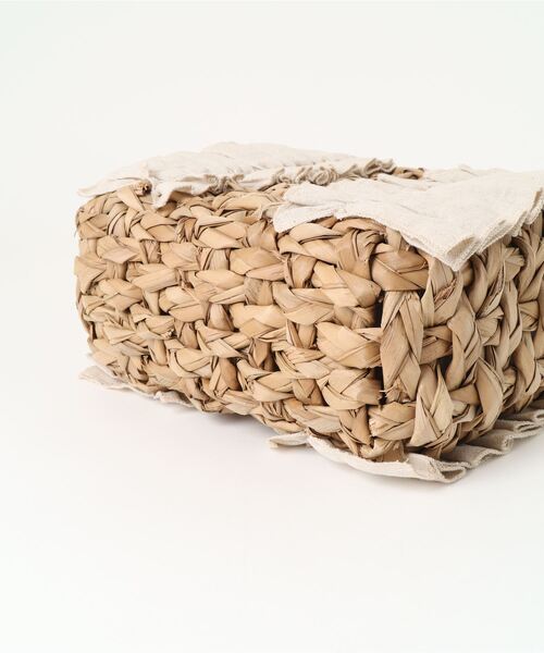 SMIR NASLI（サミールナスリ）の「【SMIR NASLI】フリルバンブーハンドルカゴバッグ(846400)（かごバッグ・レディース・アイボリー/ブラック・ALL）」の4枚目の写真