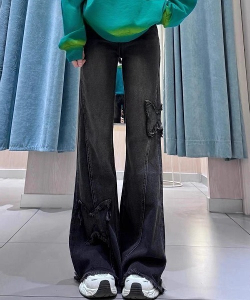 GEMEDA（ジェメダ）の「バタフライ刺しゅうフレアデニムパンツ（デニムパンツ・レディース・グレー系その他/ブラック・S/L/M）」の8枚目の写真