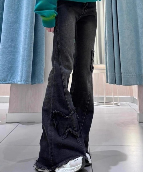 GEMEDA（ジェメダ）の「バタフライ刺しゅうフレアデニムパンツ（デニムパンツ・レディース・グレー系その他/ブラック・S/L/M）」の10枚目の写真