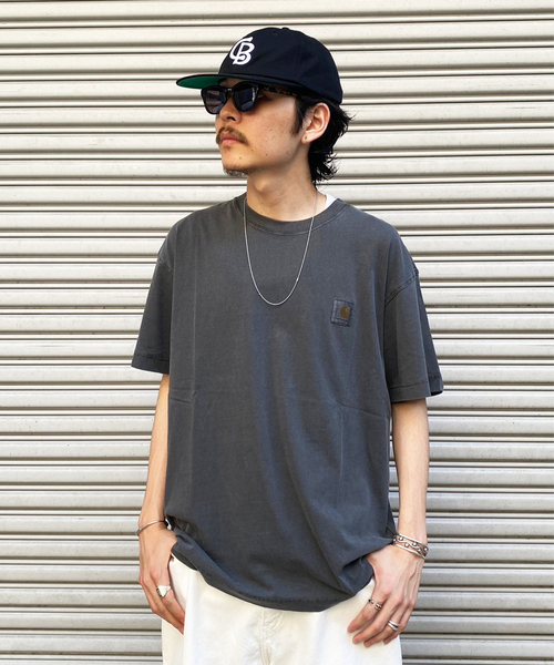 Carhartt WIP(カーハートダブリューアイピー)の「【CARHARTT WIP / カーハート ダブリューアイピー】S/S NELSON T-SHIRT(Tシャツ/カットソー・メンズ・ライトグレー/シルバー・MEDIUM/LARGE/X-LARGE)」の2枚目の写真