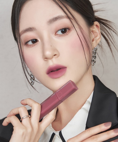 rom&nd（ロムアンド）の「rom&nd ブラーファッジティント（口紅/リップティント/グロス・レディース・12 WARMING UP/13 COOLING UP/01 POMELOCO/08 CURRENT JAM/07 COOL ROSE UP/05 BIBI CANDY/04 RADWOOD/10 FUDGE RED/14 UNROSE/15 BERRY FIZZ/16 BURNT ORANGE/11 FUCHSIA VIBE/03 MUSKY/09 CORAL JUBILEE・FREE）」の16枚目の写真