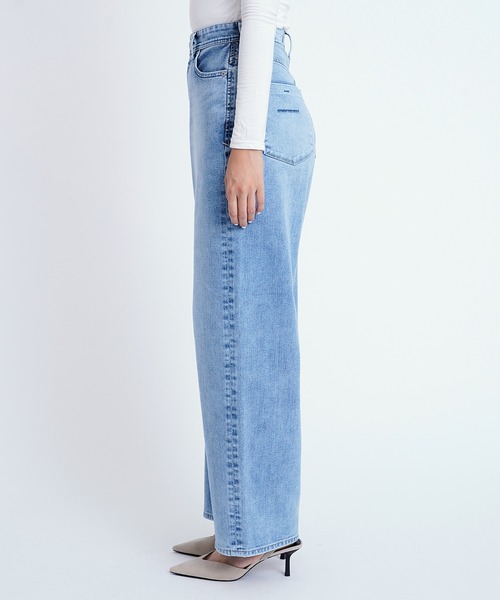 YANUK（ヤヌーク）の「Really Light ルーズストレート"JOAN"（デニムパンツ・レディース・サックスブルー・26inch/25inch/24inch/23inch/22inch/21inch/27inch）」の7枚目の写真