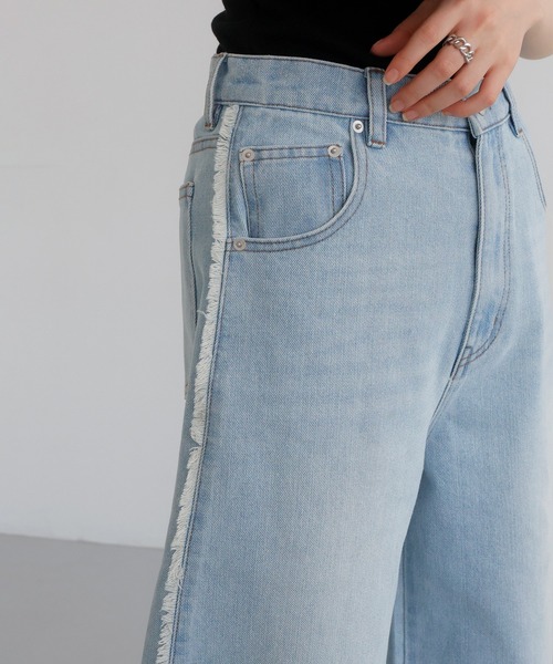 LIAN（リアン）の「フリンジデニムカーブパンツ（デニムパンツ・レディース・ブルー系その他/ブラック/ブルー・MEDIUM/SMALL）」の11枚目の写真