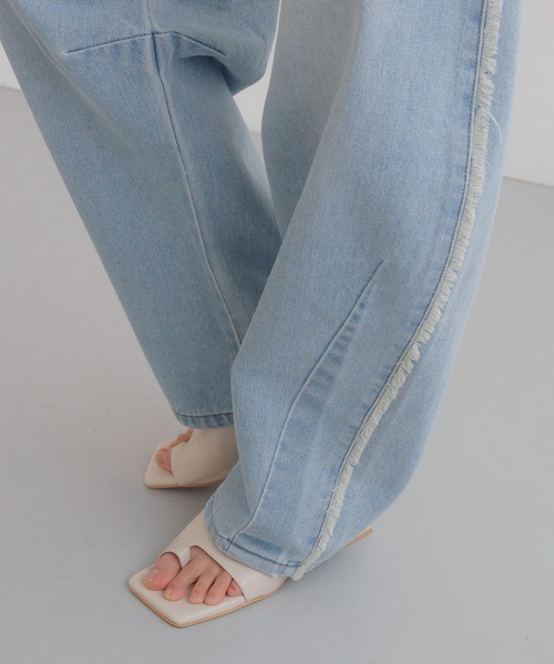 LIAN（リアン）の「フリンジデニムカーブパンツ（デニムパンツ・レディース・ブルー系その他/ブラック/ブルー・MEDIUM/SMALL）」の12枚目の写真