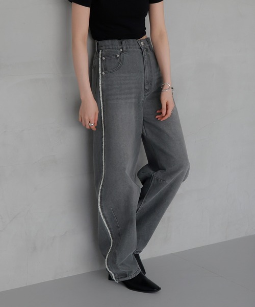 LIAN（リアン）の「フリンジデニムカーブパンツ（デニムパンツ・レディース・ブルー系その他/ブラック/ブルー・MEDIUM/SMALL）」の16枚目の写真