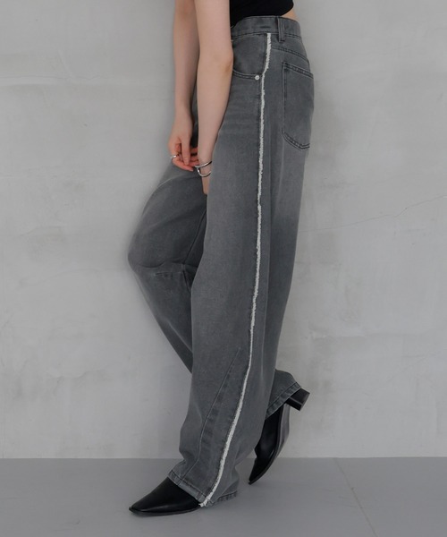 LIAN（リアン）の「フリンジデニムカーブパンツ（デニムパンツ・レディース・ブルー系その他/ブラック/ブルー・MEDIUM/SMALL）」の21枚目の写真