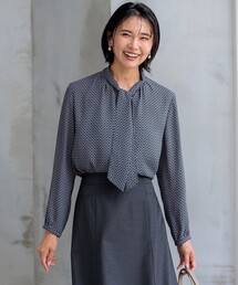 【洗える】スクエアチェーンプリント ブラウス