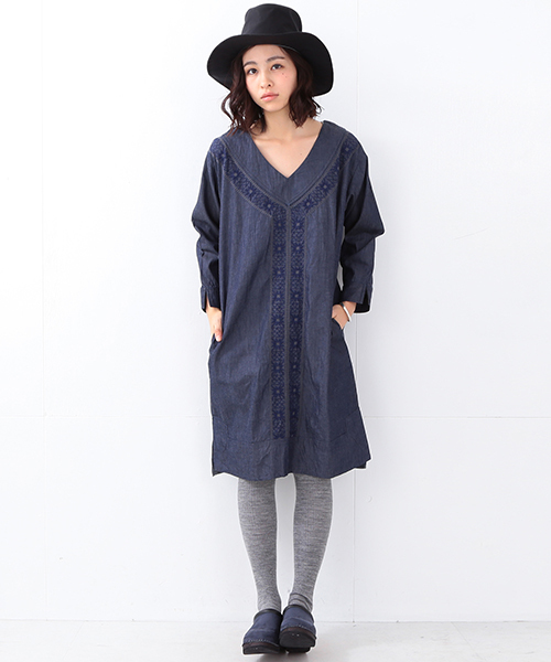 BEAMS BOY（ビームスボーイ）の「trepied / 刺繍 Vネックワンピース（ワンピース・レディース・インディゴブルー・ONE SIZE）」の12枚目の写真
