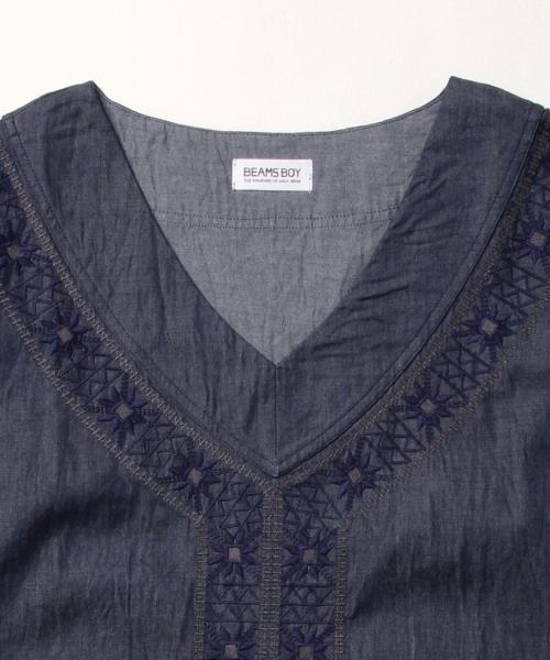 BEAMS BOY（ビームスボーイ）の「trepied / 刺繍 Vネックワンピース（ワンピース・レディース・インディゴブルー・ONE SIZE）」の9枚目の写真