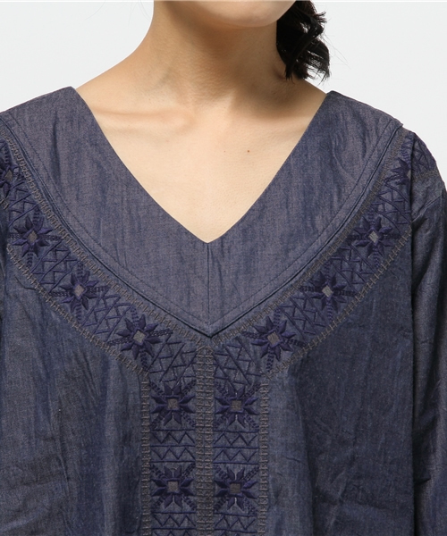 BEAMS BOY（ビームスボーイ）の「trepied / 刺繍 Vネックワンピース（ワンピース・レディース・インディゴブルー・ONE SIZE）」の7枚目の写真