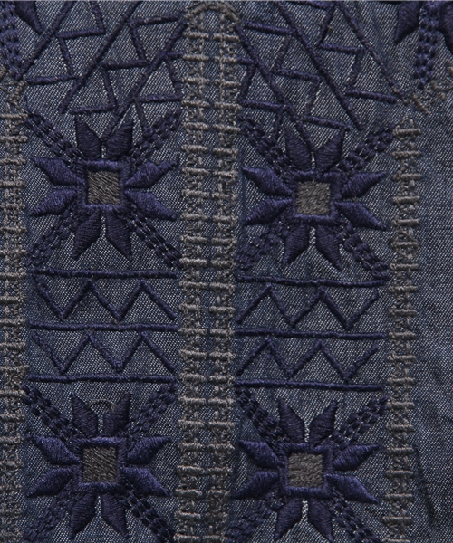 BEAMS BOY（ビームスボーイ）の「trepied / 刺繍 Vネックワンピース（ワンピース・レディース・インディゴブルー・ONE SIZE）」の6枚目の写真