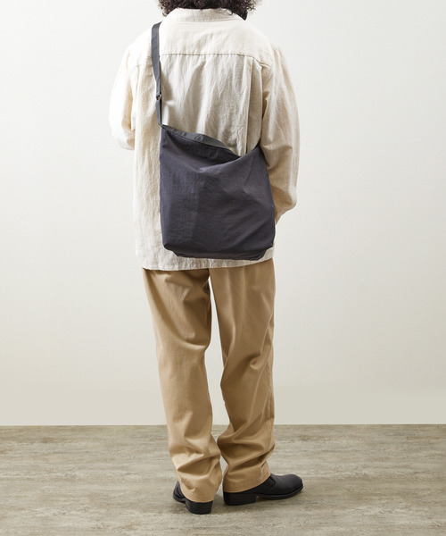 SLOW(スロウ)の「SLOW スロウ / packer-2way shoulder S パッカーナイロン2WAYショルダーバッグ ニュースペーパーバッグ 撥水 透湿 / 586S137P(ショルダーバッグ・メンズ・ブラック/グレー・FREE)」の19枚目の写真